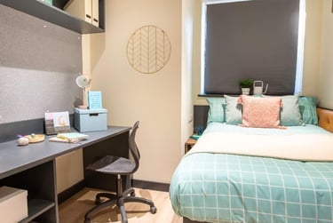 1 bed studio, Upper North Street, Brighton, BN24AA - Image 1